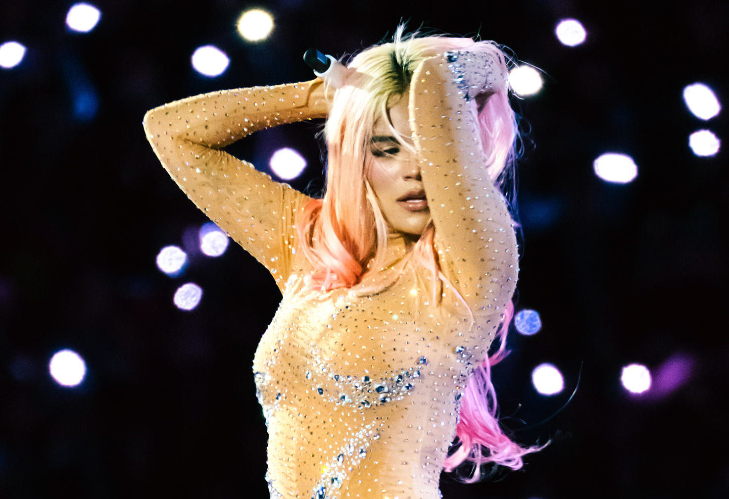 Karol G y Peso Pluma copan con 5 galardones cada uno los Premios Juventud 2024
