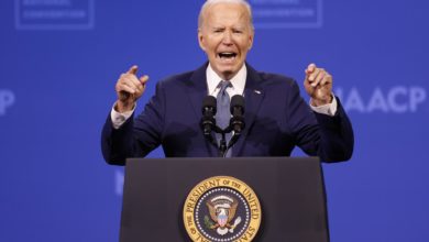 Biden se muestra más receptivo a escuchar las peticiones para que se retire, según el NYT