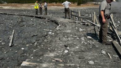 Explosión de lodo y rocas en el parque Yellowstone obliga al cierre de un área turística