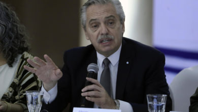 Fernández no viajará a Venezuela tras denunciar que Gobierno de Maduro le pidió no hacerlo
