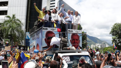 Miles de venezolanos se manifiestan en segundo día por lo que consideran fraude electoral