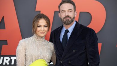 Luego de meses de acaparar titulares sobre su separación, la cantante y actriz Jennifer López solicitó el divorcio de su marido Ben Affleck tras dos años de matrimonio.