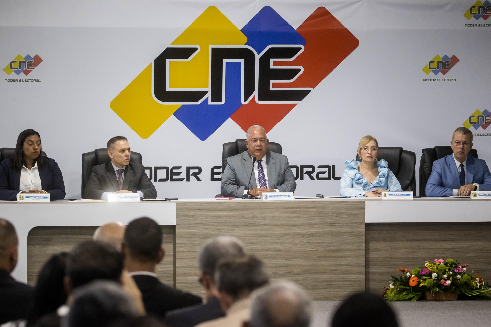 Ente electoral acata el respaldo "inequívoco" del Supremo a reelección de Nicolás Maduro