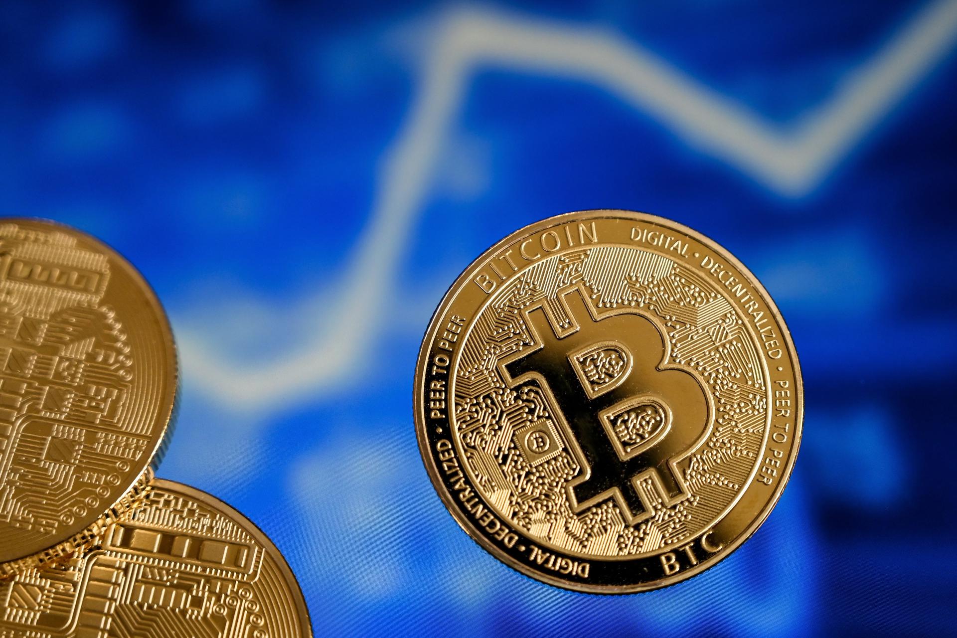El bitcoin cae cerca del 8 % y el ether más del 10 % castigadas por EE.UU. y Japón