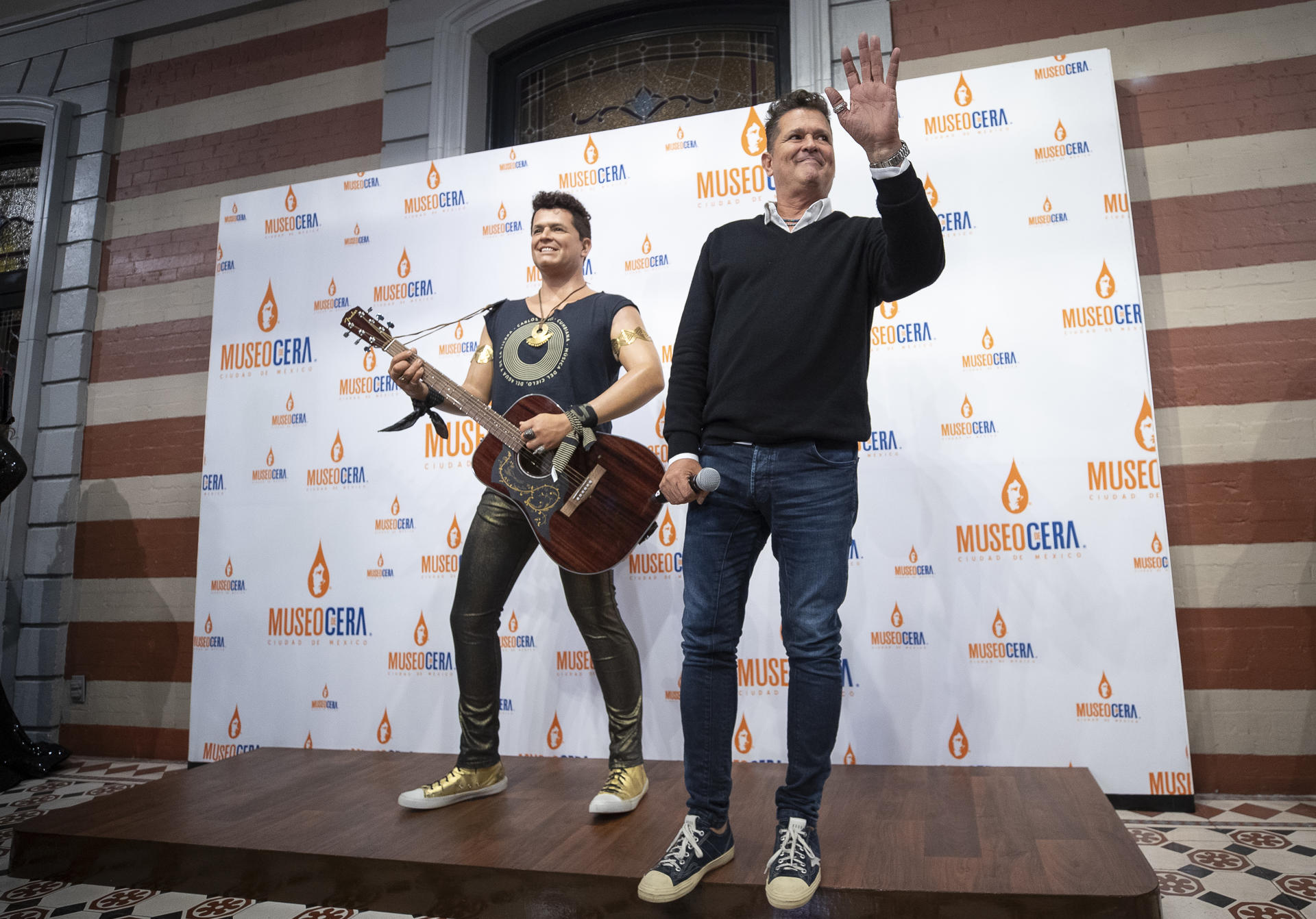 El colombiano Carlos Vives desvela su figura de cera en museo en Ciudad de México
