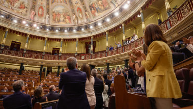Congreso español reconoce a González como presidente mientras Sánchez opta por mediación