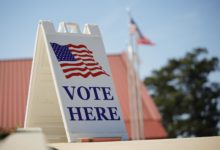 EE.UU. crea una base de datos para cotejar la ciudadanía de los votantes, según la radio NPR