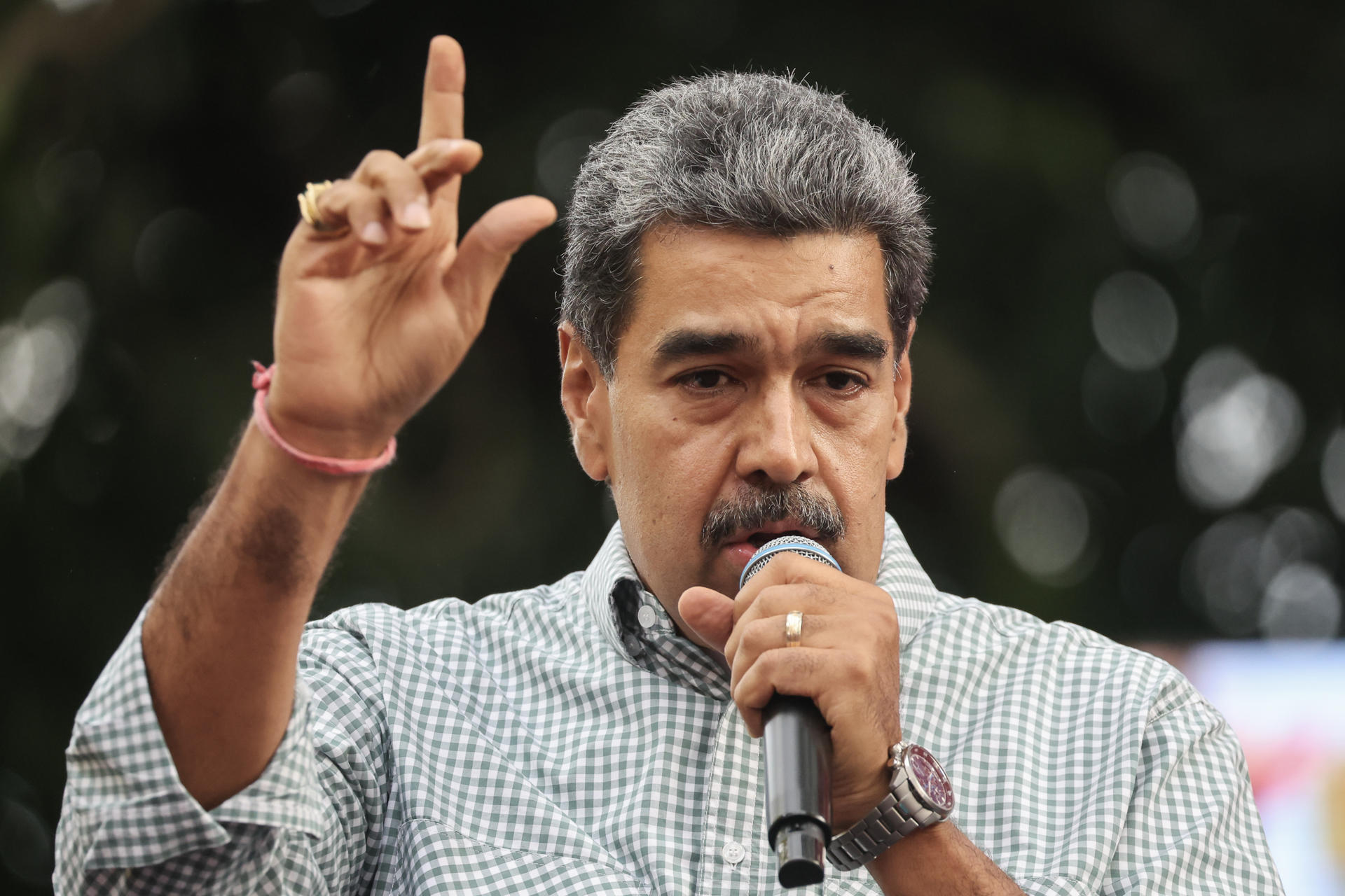 Antichavista Velásquez dice que Maduro "debe abandonar el poder" tras "paliza" electoral