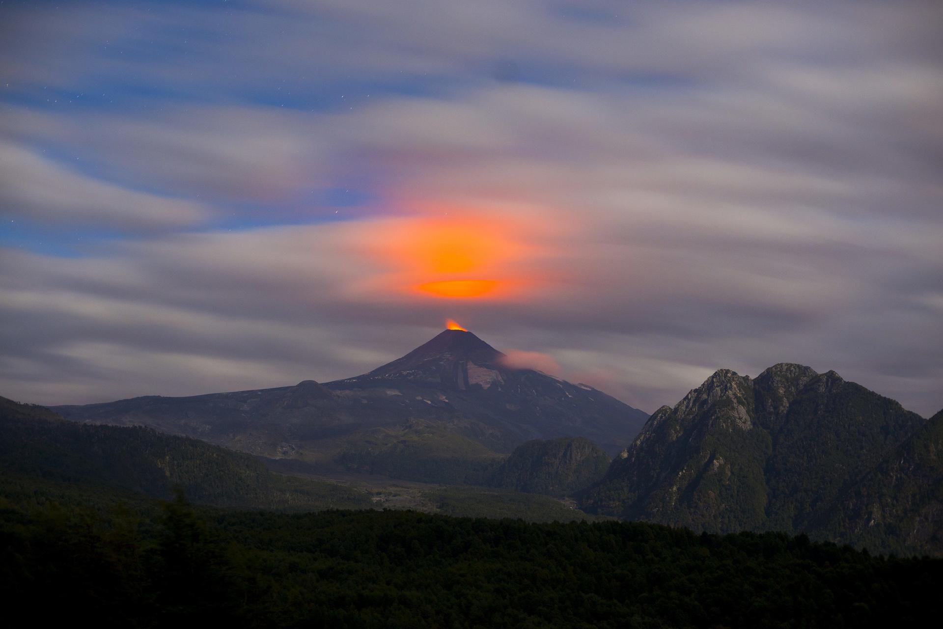 Uno de los volcanes más activos de Suramérica vuelve a abrirse a los excursionistas
