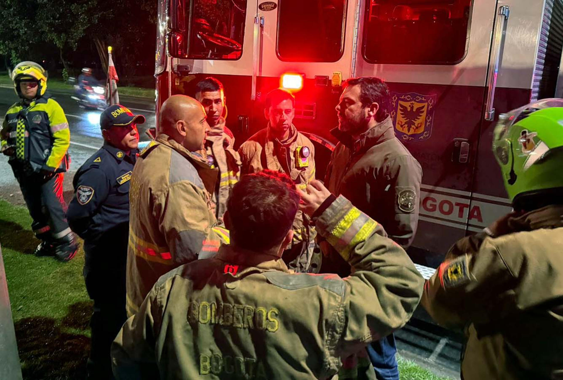 Un fuerte aguacero causa inundaciones en el norte y el noroeste de Bogotá y colapsa vías