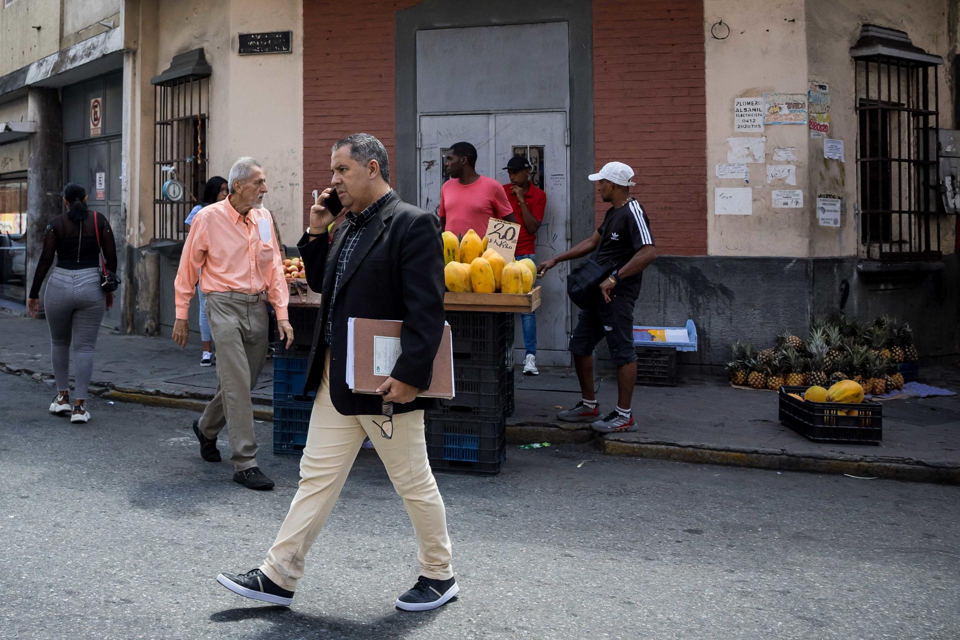 Venezuela, a las puertas de un 2025 convulso e incierto para su economía