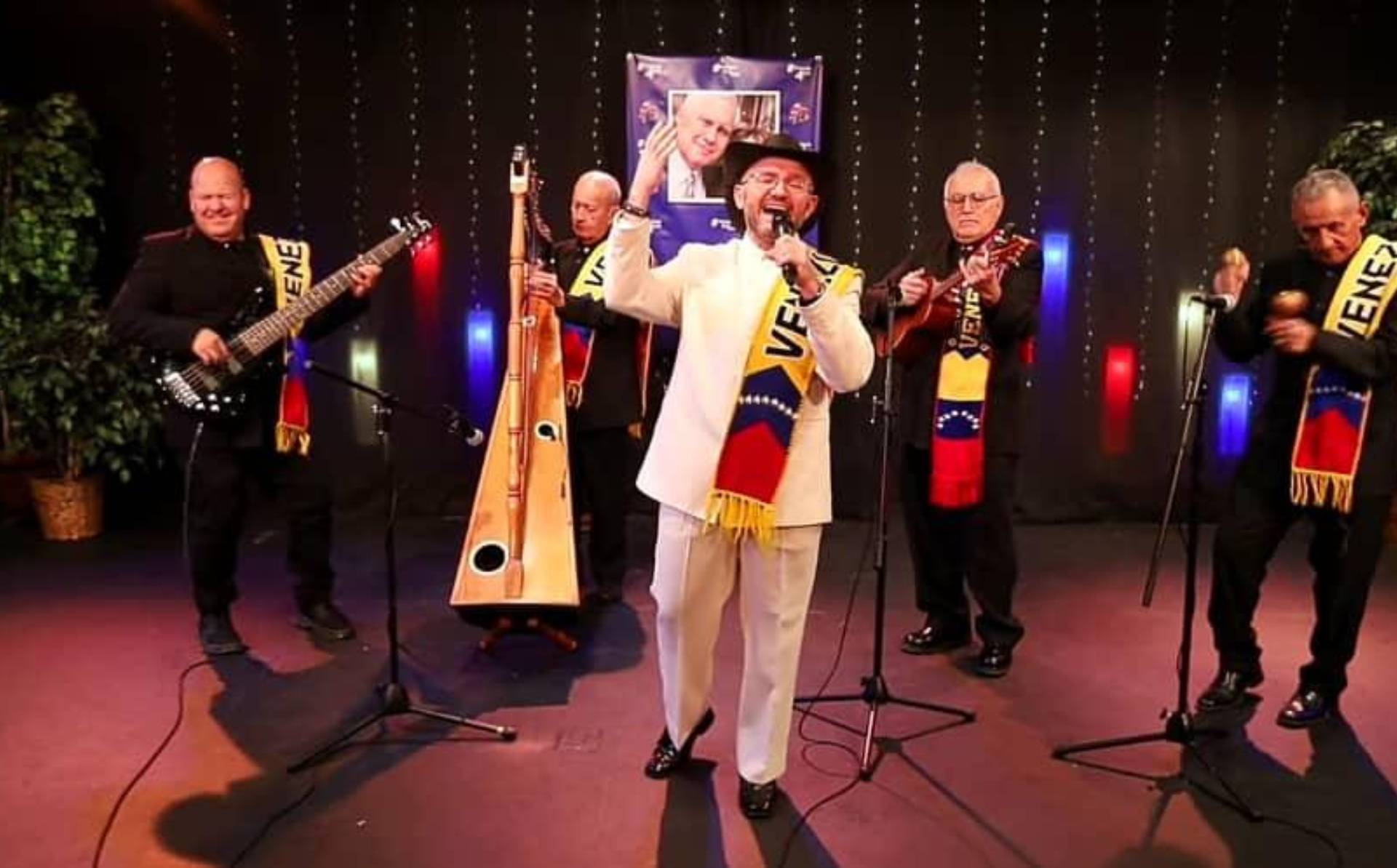 Arnaldo Guevara, destacó como solista en el evento del Elenco Luz de las Naciones 2024 en Utah