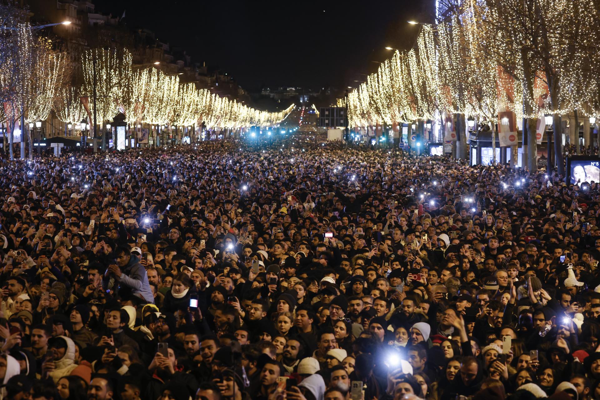 Un millón de personas celebrarán la Nochevieja en los Campos Elíseos de París