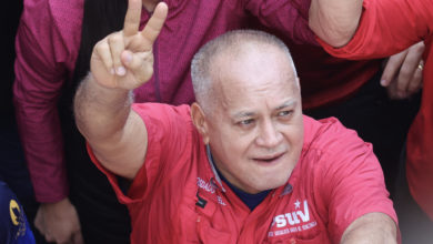 El Gobierno venezolano llama "farsa" a la denuncia de asedio en la embajada argentina en Caracas