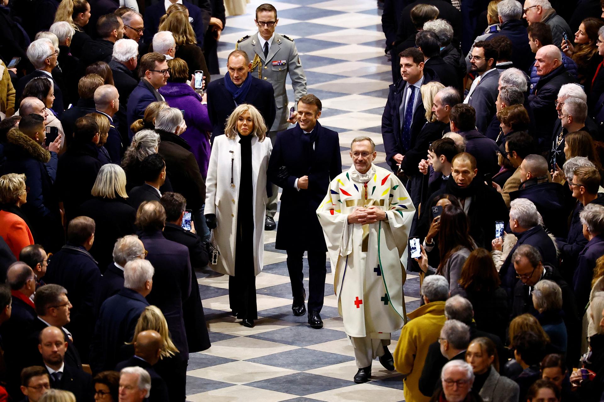 La primera misa en Notre Dame borra la pena del incendio de 2019: "La alegría es máxima"