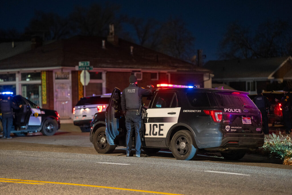 Policía de Salt Lake City investiga robo a mano armada, sospechoso ingresado en prisión