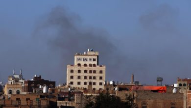 Israel bombardea el Yemen y promete más ataques mientras hutíes callan sobre represalias