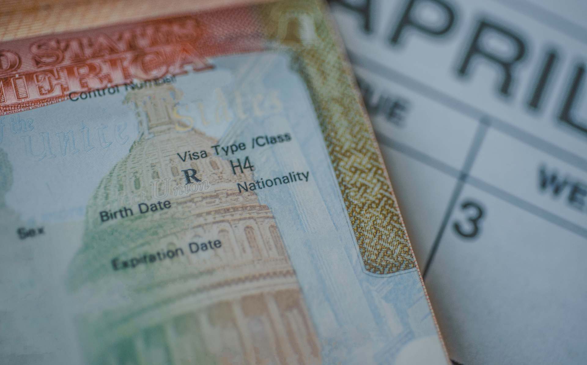 Nuevas normas para visas H-1B abren oportunidades a profesionales y estudiantes extranjeros