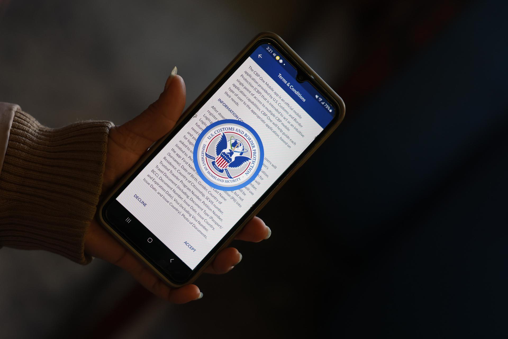 CBP One, que permitía a migrantes entrar a EEUU a través de la frontera, deja de funcionar