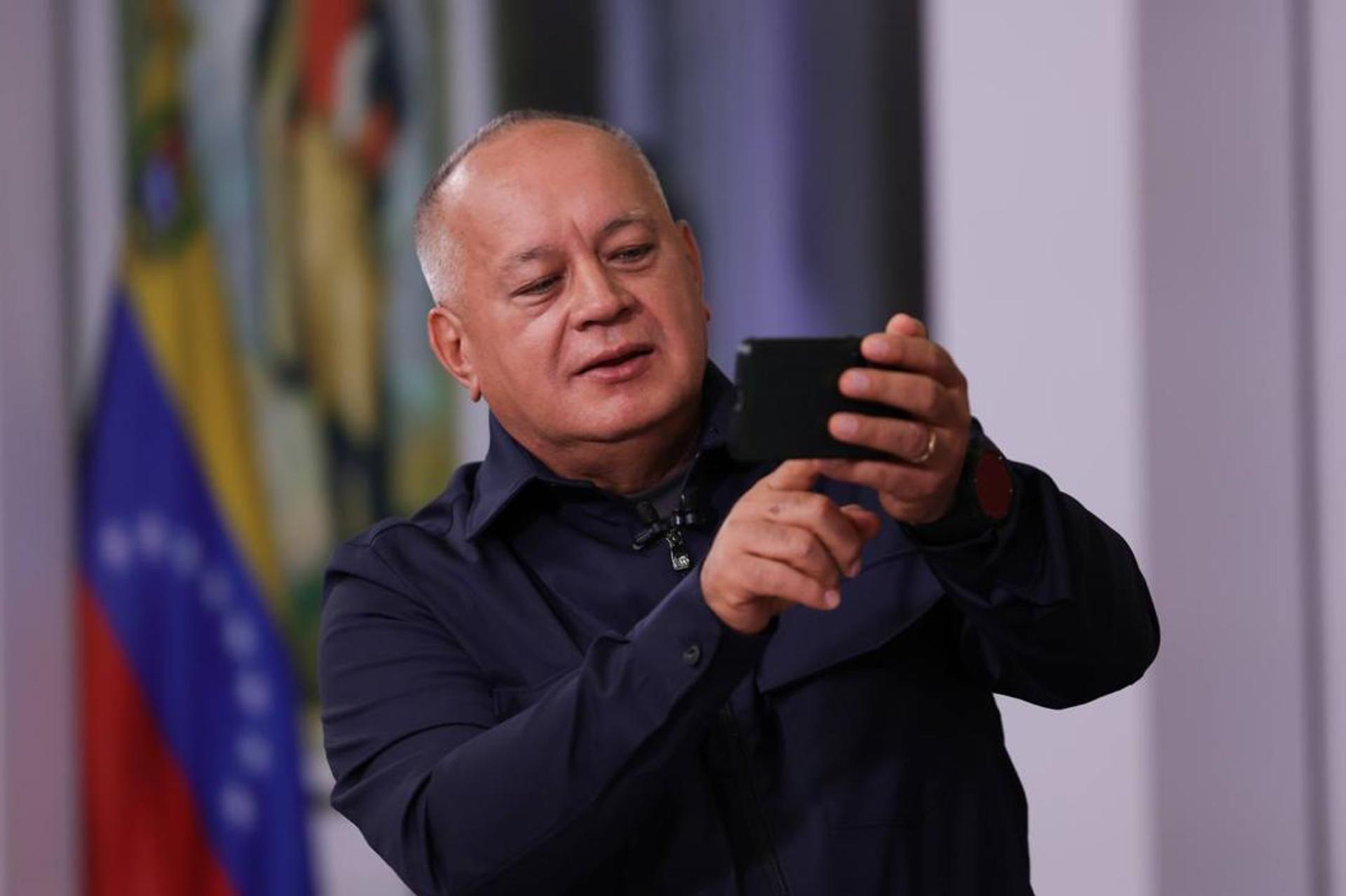 Oficialismo distribuirá carteles de "se busca" contra siete expresidentes latinoamericanos