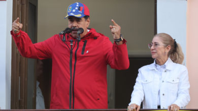 Nicolás Maduro dice que está «haciendo gestiones» para que deporten a Juan Guaidó