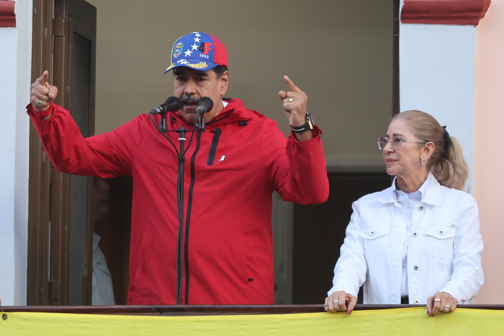 Nicolás Maduro dice que está «haciendo gestiones» para que deporten a Juan Guaidó