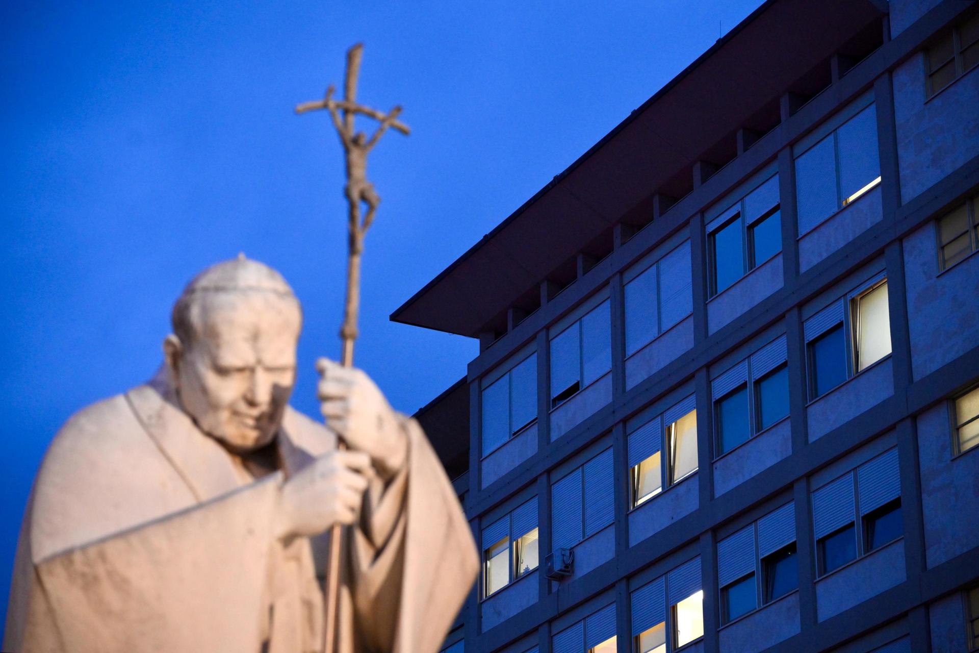 El papa sigue estable y continúa con el tratamiento y su actividad laboral en el hospital