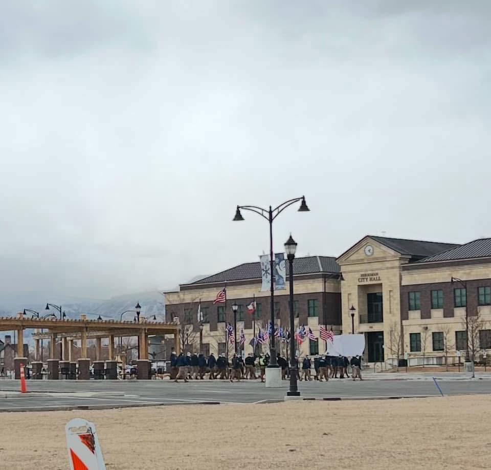 Marcha extremista en Herriman genera preocupación en la comunidad