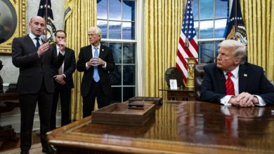 Trump ordena eliminar las prestaciones federales dirigidas a inmigrantes indocumentados