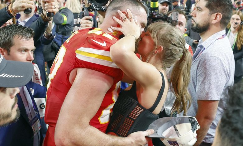 Taylor Swift y Travis Kelce anuncian su compromiso