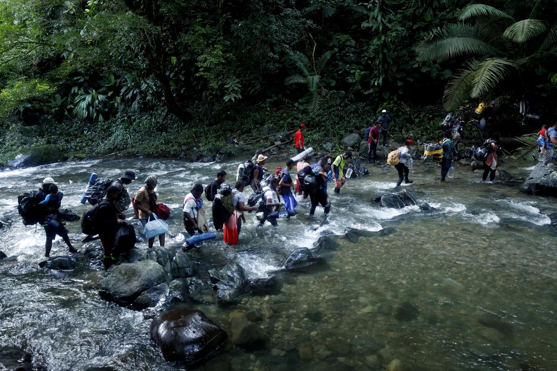 Más de 400.000 migrantes pasaron el Darién en 2024, según Defensoría del Pueblo colombiana