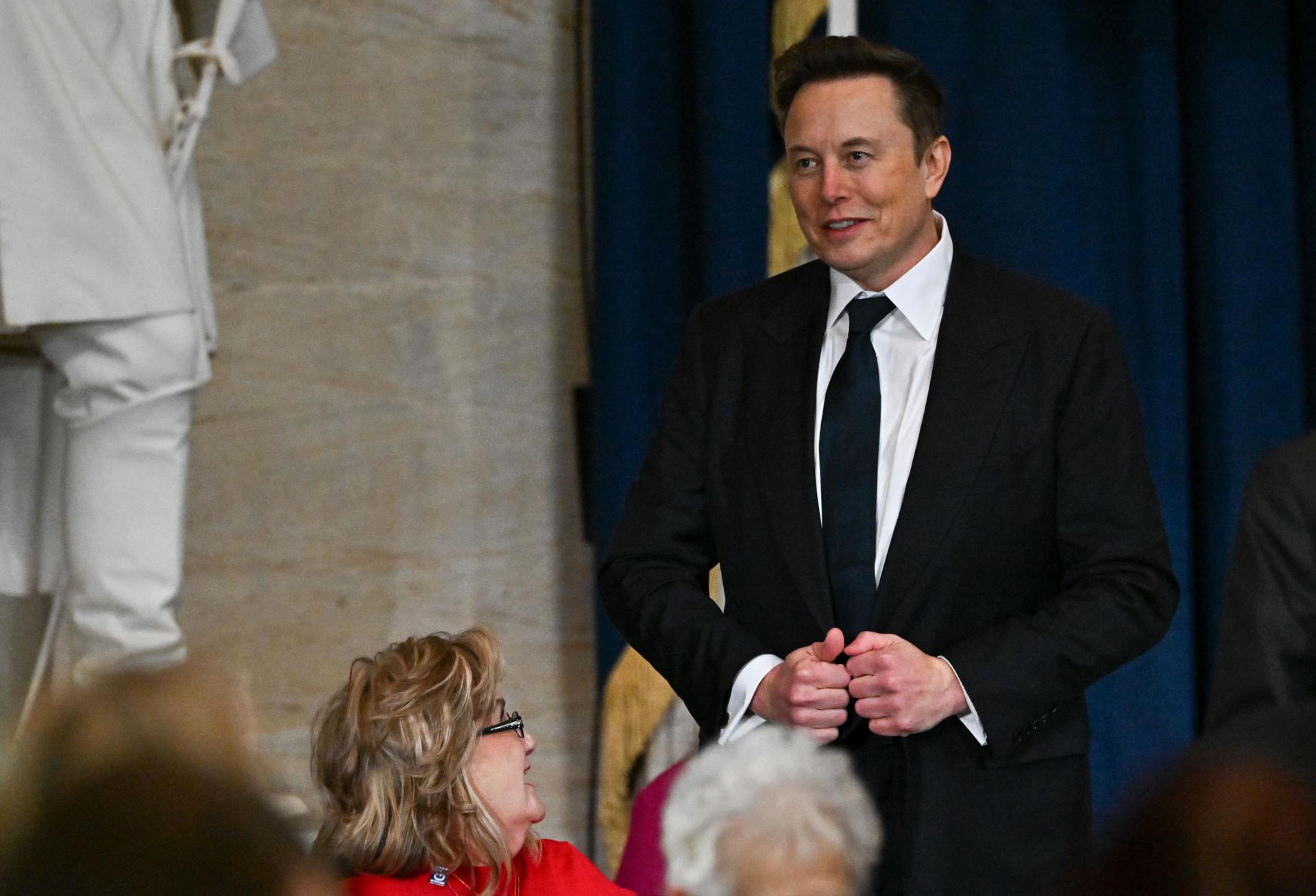 Elon Musk es un "empleado gubernamental especial" de Trump, según la Casa Blanca