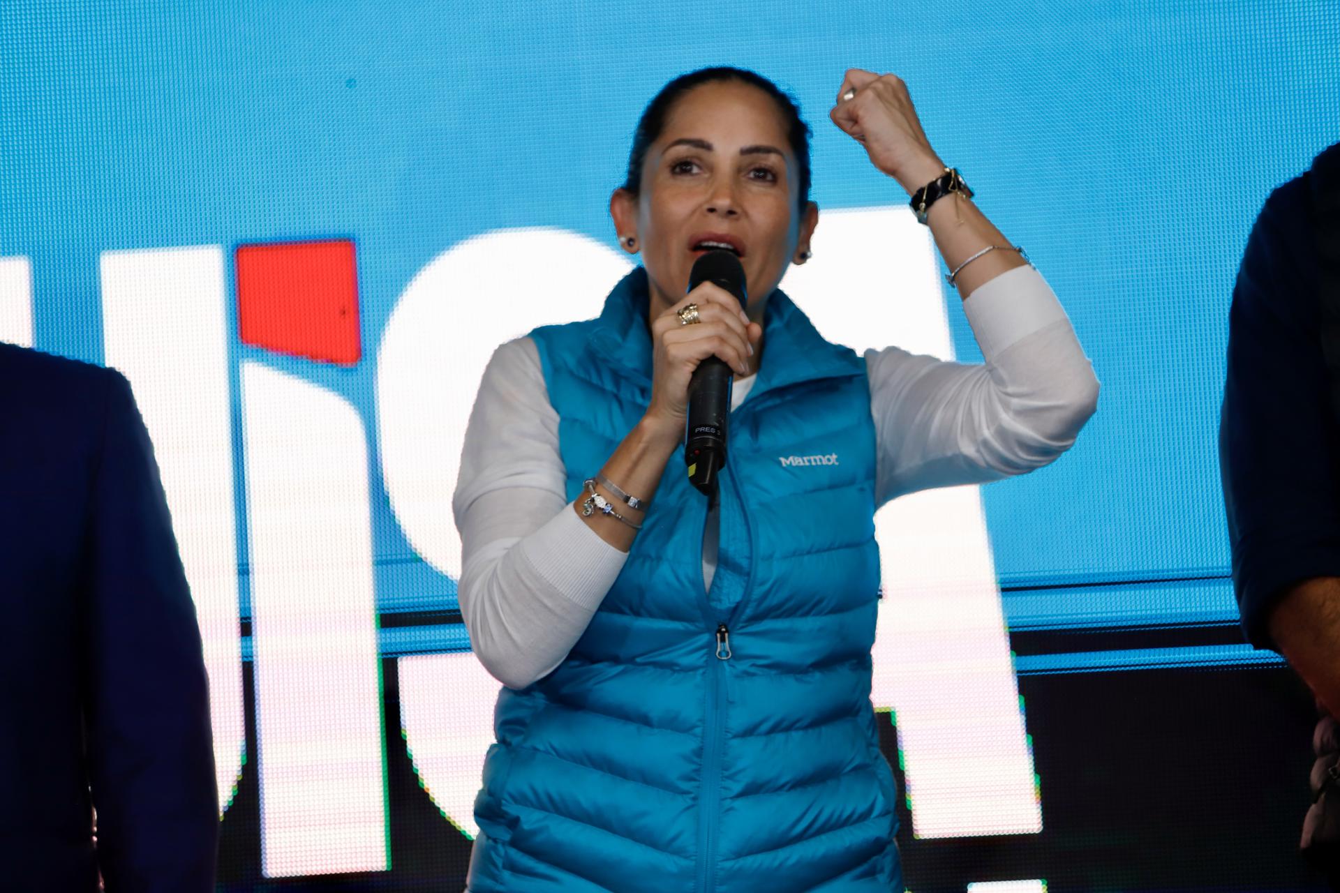 Luisa González dice haber quedado dos puntos por encima de Noboa en las elecciones de Ecuador