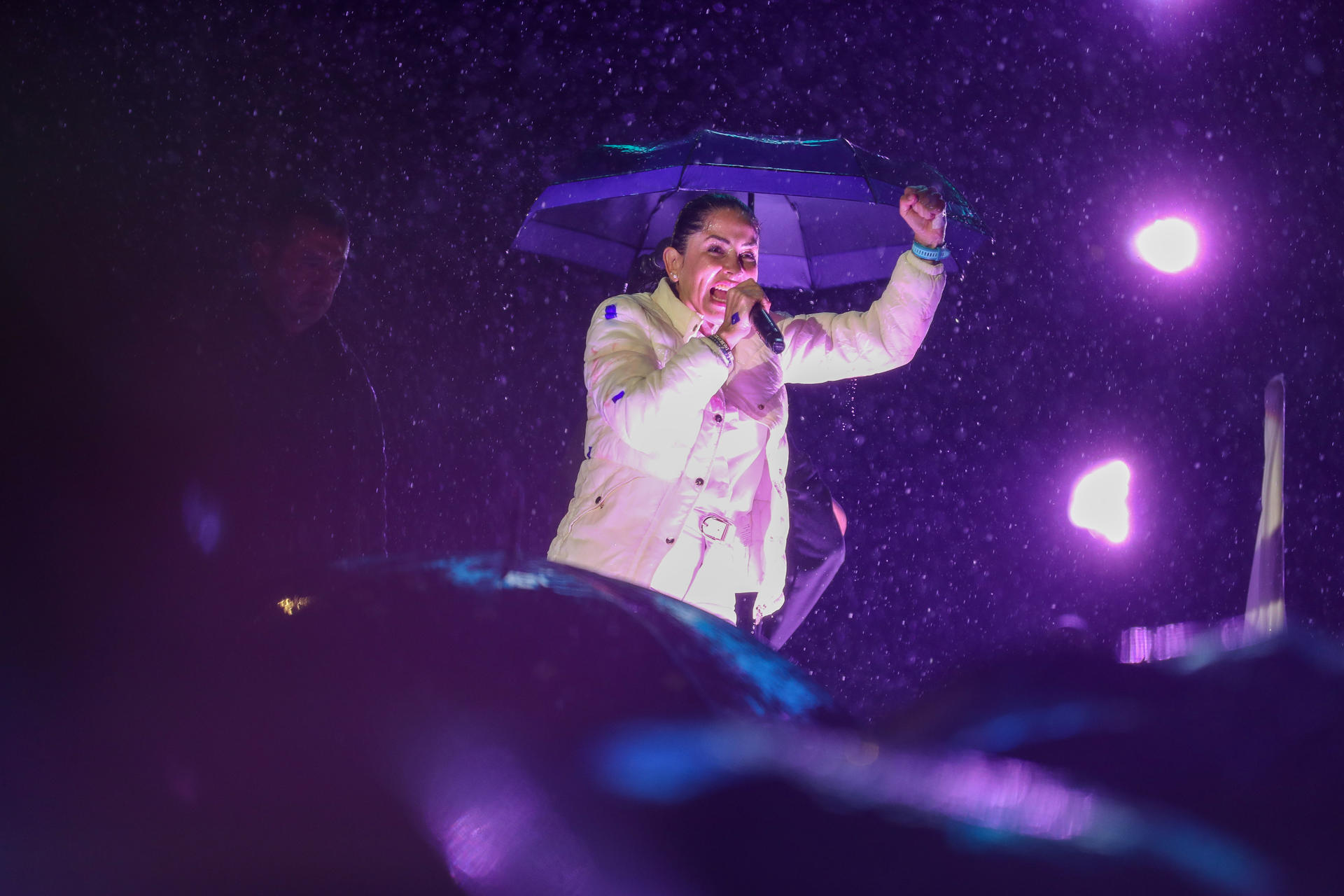 Noboa y González queman sus últimos cartuchos en reñida contienda de elección presidencial