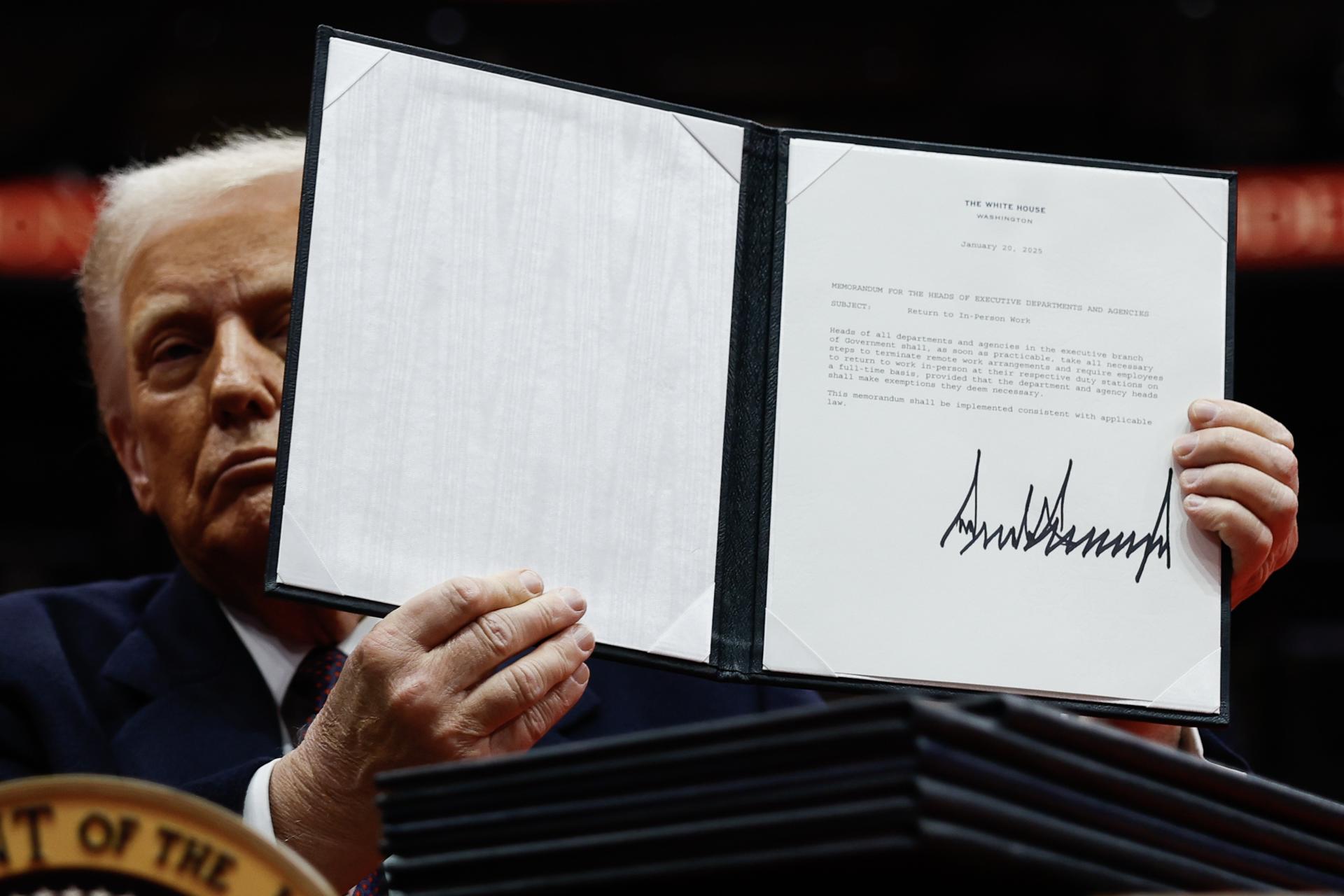 Jueza paraliza en todo el país orden de Trump para acabar con ciudadanía por nacimiento