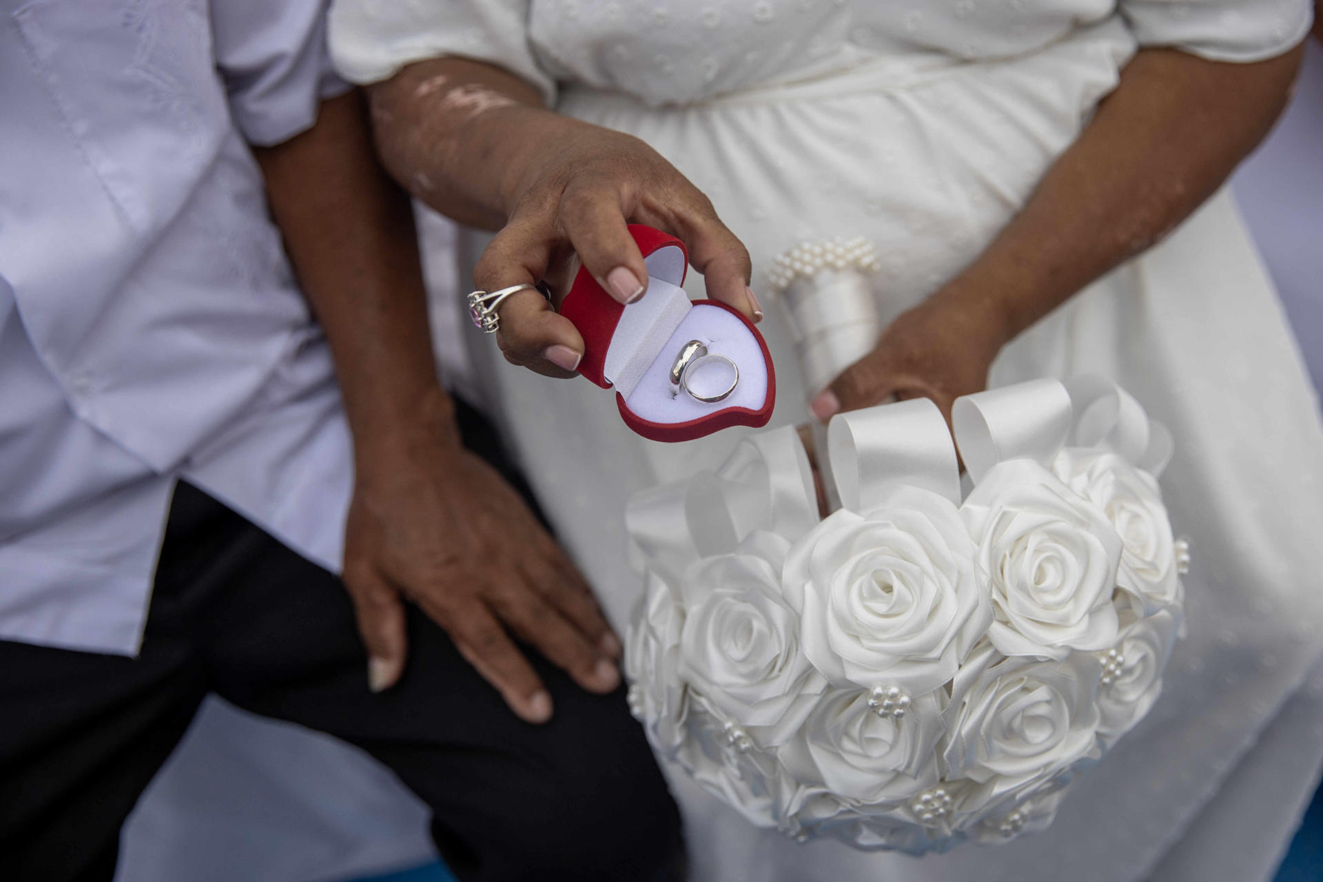 Unas 260 parejas, incluidos extranjeros, contraen matrimonio en boda masiva en Nicaragua