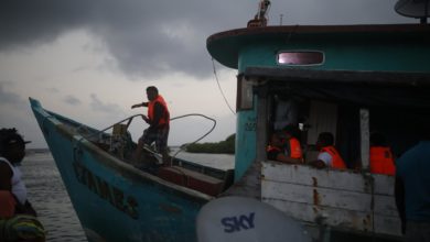 180 migrantes parten en barcos en Panamá en su viaje de retorno por mar hacia Sudamérica