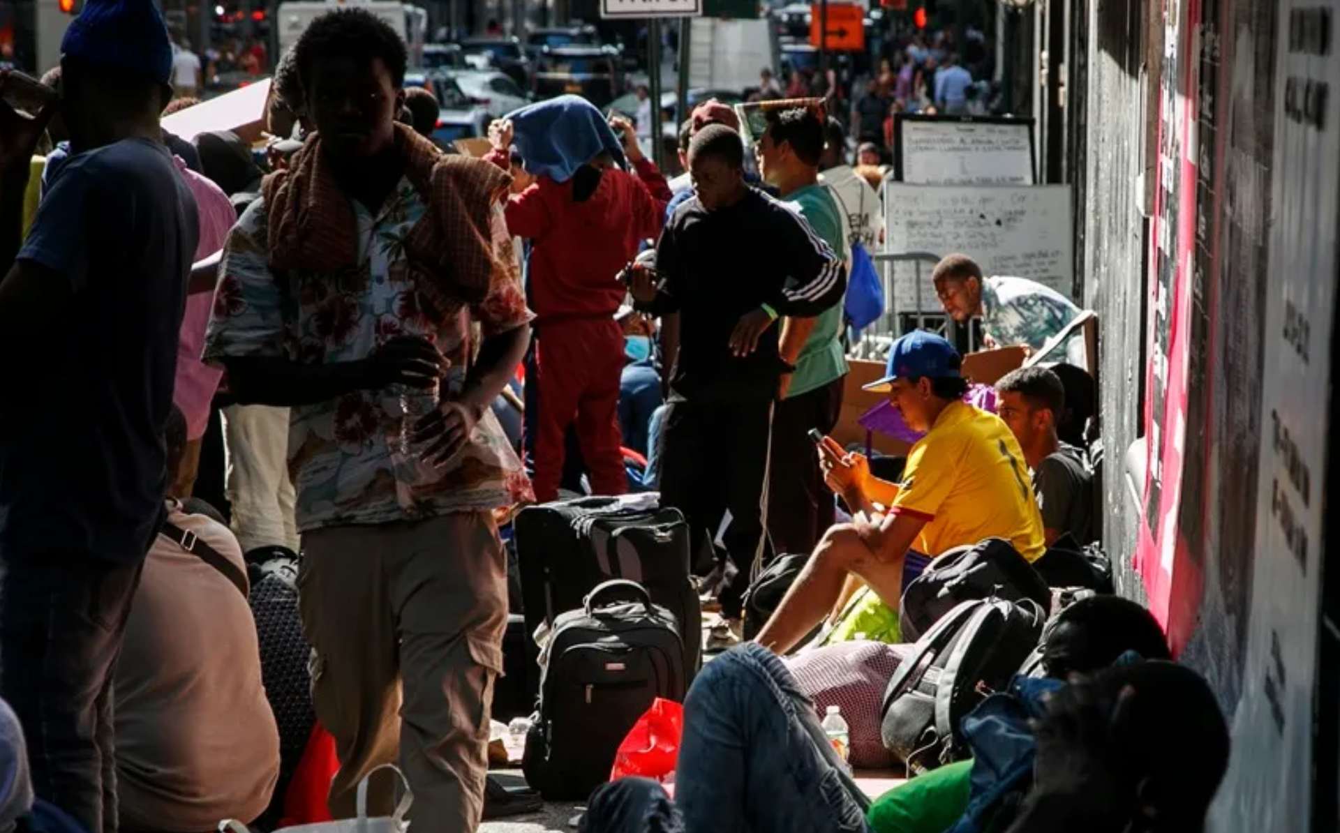 Nueva York cerrará albergue para inmigrantes establecido en el famoso hotel Roosevelt