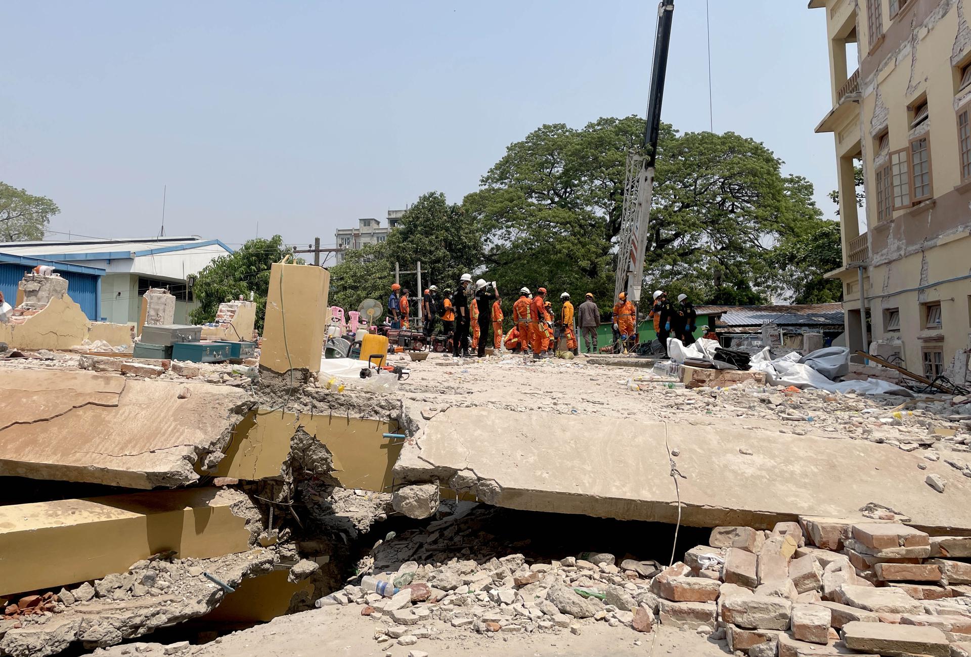 Las tareas de rescate entran en un periodo crítico en Birmania con al menos 1.700 muertos