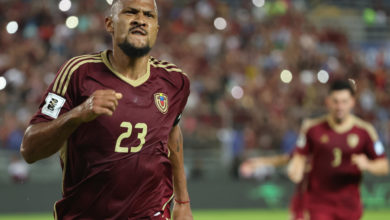 Salomón Rondón celebra la victoria de Venezuela en un juego de "matar o morir" contra Perú