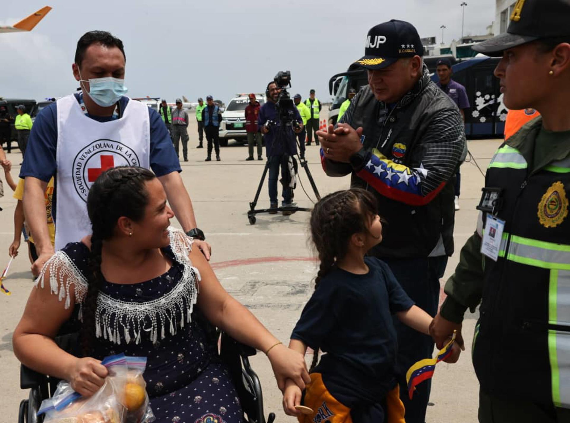 Una veintena de niños volvieron solos a Venezuela en un vuelo de repatriación desde México