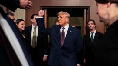 Trump pide fondos federales para "la mayor deportación de la historia" de EE.UU.