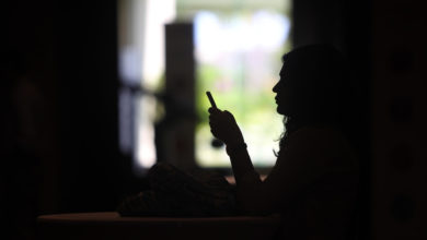 Una hora de pantallas después de acostarse dispara el riesgo de insomnio un 59%