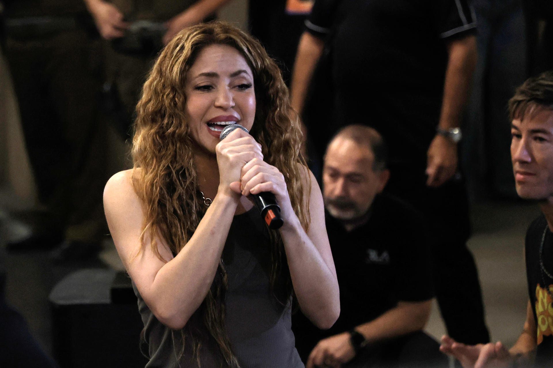 Shakira llega a Argentina luego de cancelar sus conciertos en Chile
