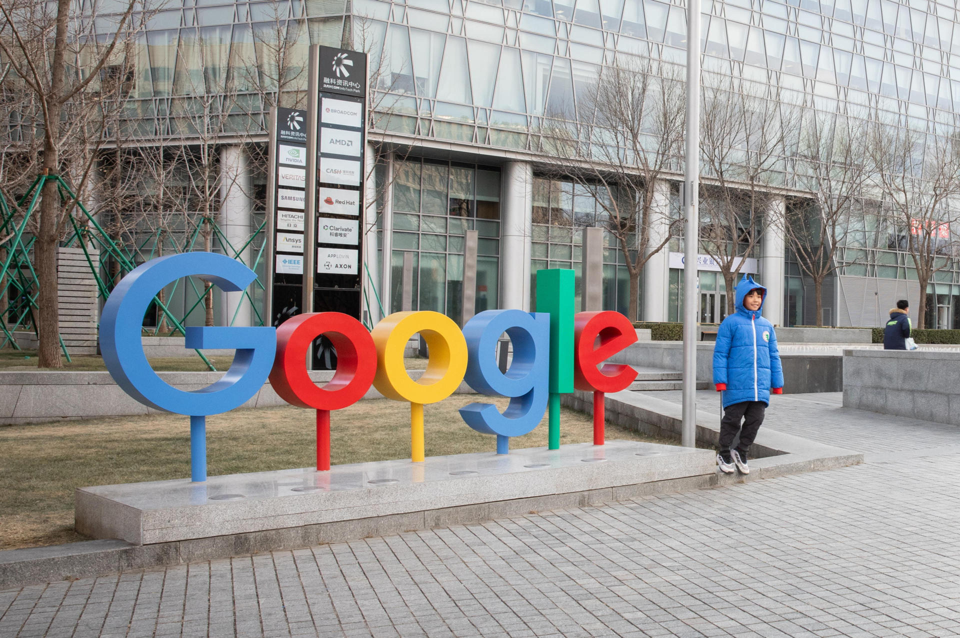 Un celular infantil de Google y otros clics tecnológicos en América