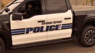 Tragedia en Saratoga Springs: Niño de 8 años fallece y mujer resulta gravemente herida
