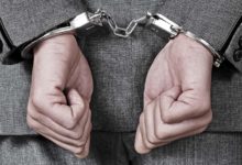 Maestro sustituto de 81 años arrestado en Salt Lake City por presunto acto lascivo en escuela