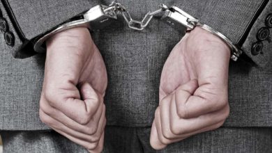 Maestro sustituto de 81 años arrestado en Salt Lake City por presunto acto lascivo en escuela