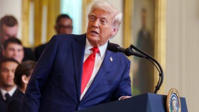 Trump dice que tribunales están "fuera de control" por impedir acabar 'parole humanitario'