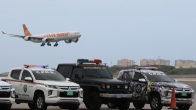 Llega a Venezuela un avión con 313 migrantes, 151 de ellos niños, repatriados desde México